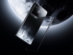 Das Realme GT6 wird mit einer Rückseite mit Mond-Design angeboten. (Bild: Realme)