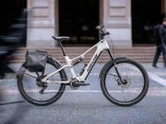 Das Amflow TL Carbon kombiniert Mountainbike mit Trekking-Ausstattung
