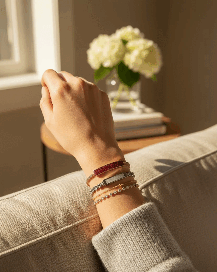 Das Inllie Luna Light Armband ist nur 5,6 mm dünn
