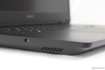 Starkes und optisch ansprechendes Design, obwohl es überwiegend aus Kunststoff besteht