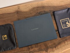 Das neueste 14-Zoll-Yoga-7-Clamshell-Modell mit Snapdragon hält mehr als doppelt so lange durch wie sein AMD-Pendant
