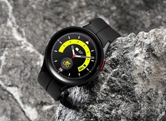 Die Samsung Galaxy Watch5 Pro bietet ein Titan-Gehäuse und eine längere Laufzeit als die reguläre Galaxy Watch5. (Bild: Samsung)