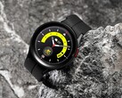 Die Samsung Galaxy Watch5 Pro bietet ein Titan-Gehäuse und eine längere Laufzeit als die reguläre Galaxy Watch5. (Bild: Samsung)