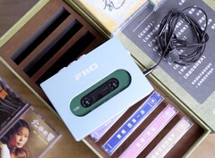 Der FiiO CP13 setzt auf ein Design, das durch den ersten Sony Walkman inspiriert wurde. (Bild: FiiO)