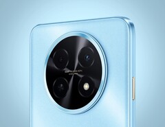 Das Huawei Nova 14i ist mit einem 6,95 Zoll Display alles andere als kompakt. (Bildquelle: Huawei)