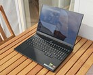 Der hochglänzende Bildschirm des Lenovo Legion 5 15AGP11.