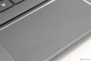 Obwohl das ClickPad relativ klein und das Feedback weich ist, ist die Zeigersteuerung zuverlässig und aussetzerfrei
