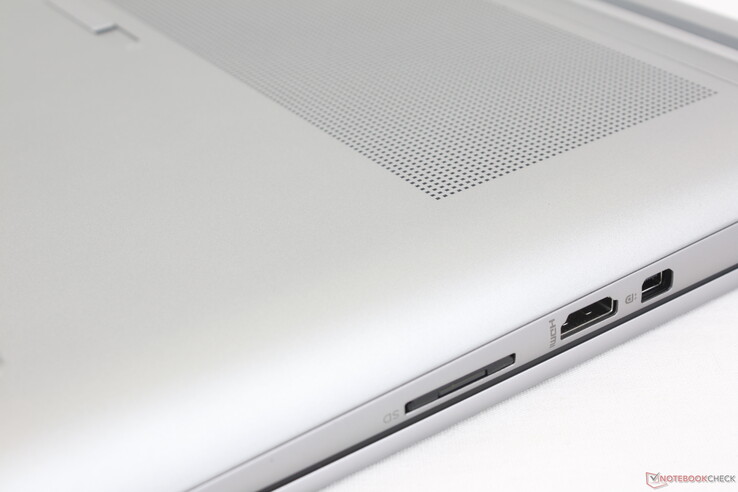 Der SD-Kartenleser ist bündig mit dem Gehäuse