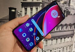 Das Motorola Razr 40 Ultra ist dank eines Deal-Rabatts derzeit so günstig wie selten zuvor bestellbar (Bild: Florian Schmitt)