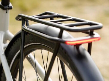 Das Rücklicht bietet eine Bremslicht-Funktion (Bildquelle: Pegasus)