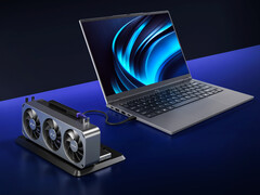 Der Lecoo Pro 14 Core Edition wird vom Intel Core Ultra 5 135H angetrieben. Abgebildet: der Laptop mit einer eGPU-Konfiguration.