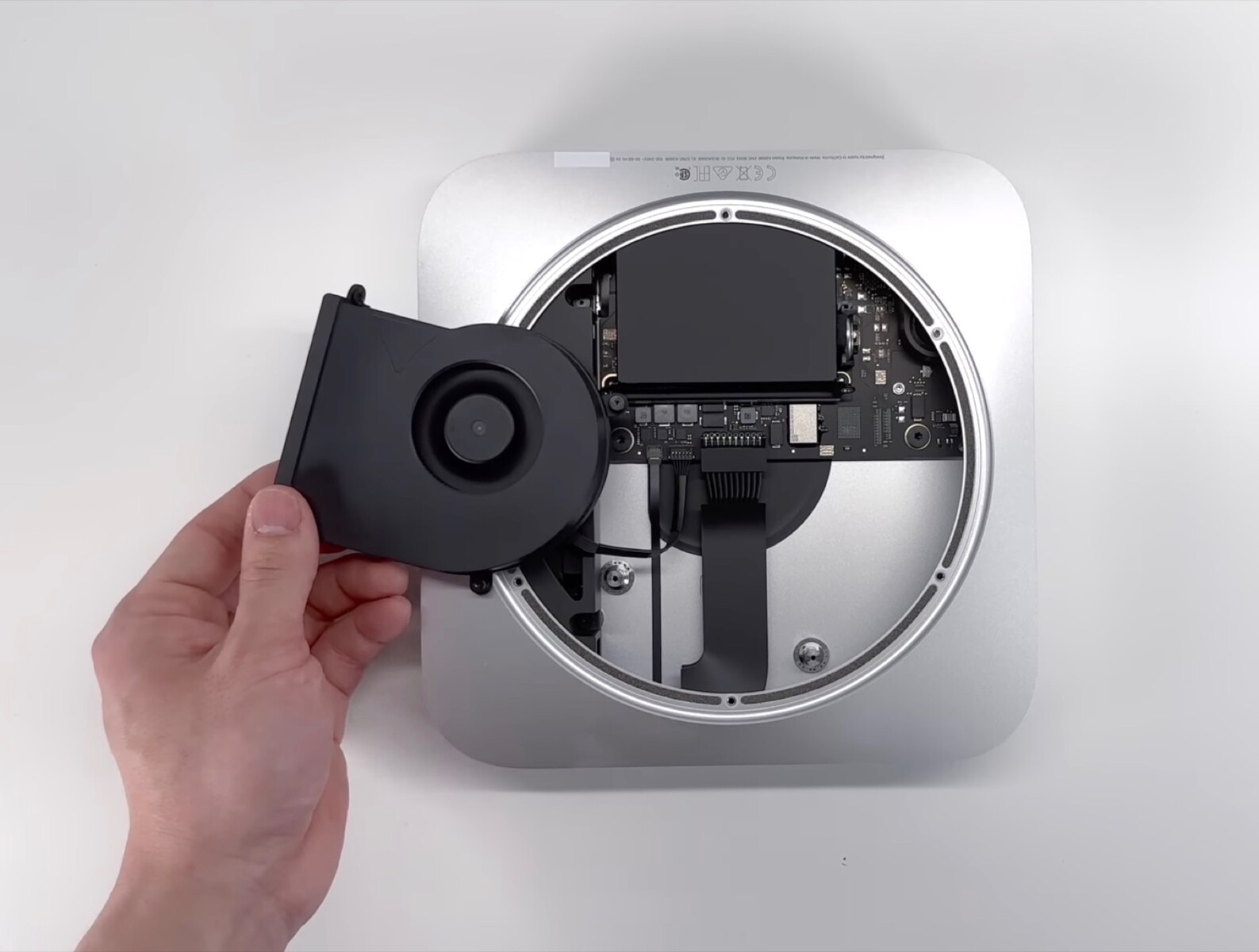Teardown des Mac mini mit Apple M2 Pro zeigt SSDSparmaßnahme und