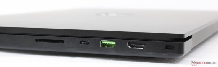 Rechts: SD-Reader UHS-III, USB Typ-C + Thunderbolt 3, USB 3.2 Gen. 2, HDMI 2.0b, Kensington Lock