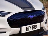Der neue Ford Mustang Mach-E GT California Special bringt blaue Farbakzente auf die Straße.