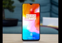 Das OnePlus 6T, hier in einem Konzeptbild von PhoneArena wird mit Fingerabdrucksensor im Display ausgestattet.