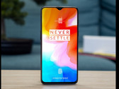 Das OnePlus 6T, hier in einem Konzeptbild von PhoneArena wird mit Fingerabdrucksensor im Display ausgestattet.