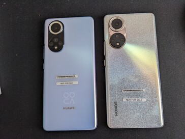 Das Huawei nova 9 und das Honor 50 sind optisch identische Smartphones.