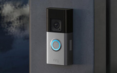 Die Ring Akku-Videotürklingel Pro ist im Handel angekommen. (Bild: Amazon)
