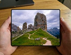 Samsung lässt Apple mit seinem breiteren iPhone Fold 2026 nicht alleine und bringt laut Bericht mit einem Galaxy Z Wide Fold Konkurrenz. (Bildquelle: Ice Universe)