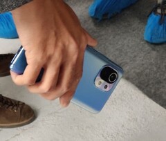 Am 29. Dezember 2020 soll Xiaomi das Mi 11 (hier offenbar im Bild) sowie das Mi 11 Pro offiziell vom Stapel lassen.