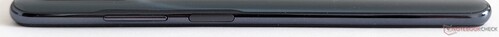 Rechte Seite: Lautstärkewippe, Power-Knopf mit integriertem Fingerabdrucksensor