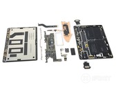 iFixit hat das Surface Pro X auseinandergenommen (Bild: iFixit)