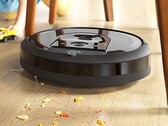 Als Retourenware im sehr guten Zustand ist der Roomba i7 Saugroboter derzeit besonders günstig bestellbar (Bild: iRobot)