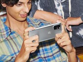 Das OnePlus 8T ist das erste OnePlus-Smartphone seit Jahren, das komplett auf vorinstallierte Facebook-Apps verzichtet. (Bild: OnePlus)