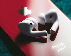 Die Apple AirPods Pro der dritten Generation sollen Puls und Hauttemperatur messen können. (Bildquelle: Omid Armin)