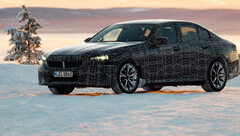 BMW i5 zeigt sich als Elektro-5er im Winter-Härtetest.