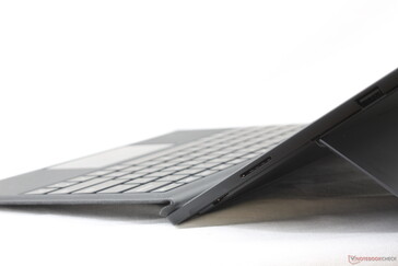 Die Type-Cover-Tastatur kann für besseren Komfort leicht angewinkelt werden