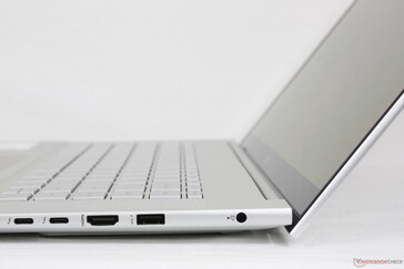 Maximale Öffnung des Deckels (ca. 145 Grad)