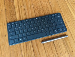 Inkludierter Active-Pen und externe Tastatur