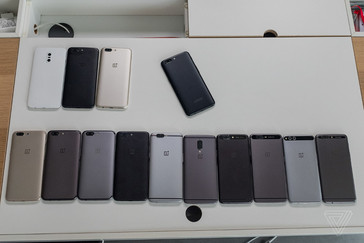 Alle OnePlus 5-Prototypen vereint, OnePlus hat verschiedene Varianten durchprobiert.