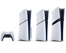 PlayStation DualSense-Controller sowie PS5, PS5 Digital Edition und PS5 Pro (von links nach rechts)
