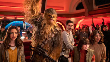 Chewbacca in der Cantina treffen (Bild: Disney)