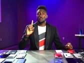 Der wohl bekannteste Tech-Youtuber Marques Brownlee verleiht seine Smartphone-Awards 2023.