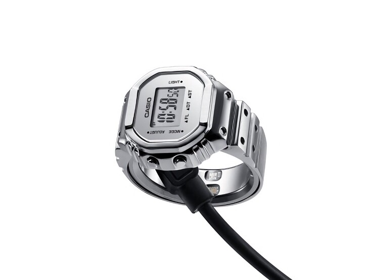 Die smarte Casio Ring Watch CRW-H001M-8 ist mit ihrem magnetischen USB-Ladekabel verbunden