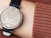 Die Garmin Lily ist mit einem Durchmesser von 34 Millimetern eine der kleinsten Smartwatches am Markt. (Bild: Garmin)