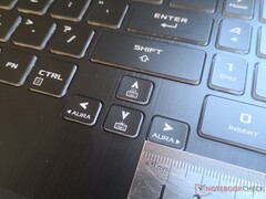 Das Asus TUF A17 ist ein robuster 17,3-Zoll Gaming-Laptop mit womöglich den kleinsten Pfeiltasten, die wir je gesehen haben