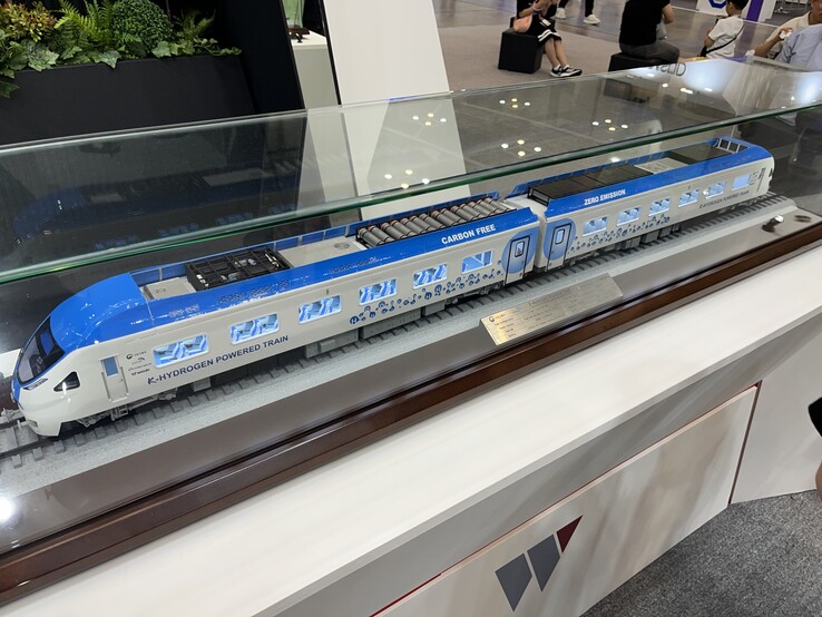 Woojin arbeitet an einem Wasserstoff-Triebzug. (Bildquelle: Andreas Sebayang/Notebookcheck.com)