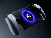 Im Bild: Der PlayStation Portal Streaming-Handheld vor einem dunklen Hintergrund. (Bildquelle: Sony)
