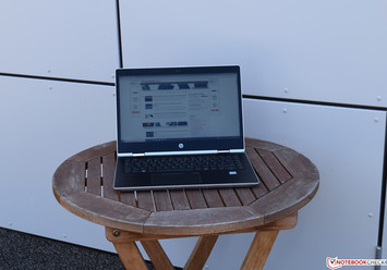 Das HP ProBook x360 440 G1 im Schatten
