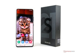 Der Akku des Samsung Galaxy S21 Ultra leert sich bei manchen Geräten deutlich schneller als vorgesehen.