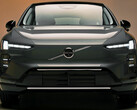 Die Auslieferungen des neuen Volvo EX60 haben in Europa begonnen. Das Elektro-SUV bietet bis zu 810 Kilometer elektrische Reichweite.