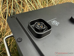 Anschluss an der Batterie