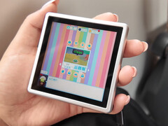 Anbernic RG Rotate ist ein besonders kleiner Retro-Handheld.