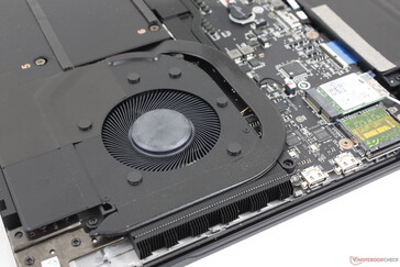 Die Kühllösung besteht aus zwei ~60 mm Lüftern und einem Dampfkammerkühler