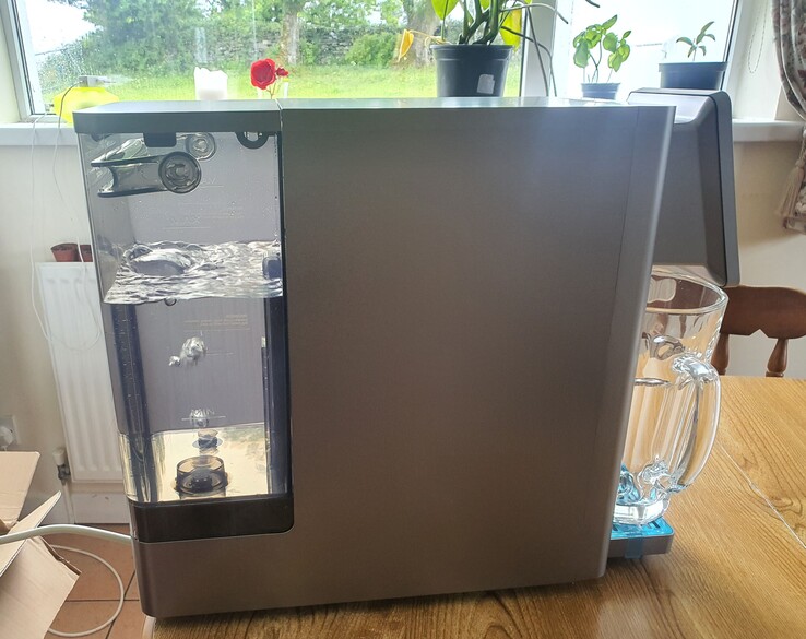 Blubbernder 4-Liter-Wassertank bei der Aufbereitung