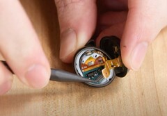 Die Samsung Galaxy Buds Pro lassen sich kaum reparieren, ganz im Gegensatz zu einigen älteren TWS-Modellen von Samsung. (Bild: iFixit)